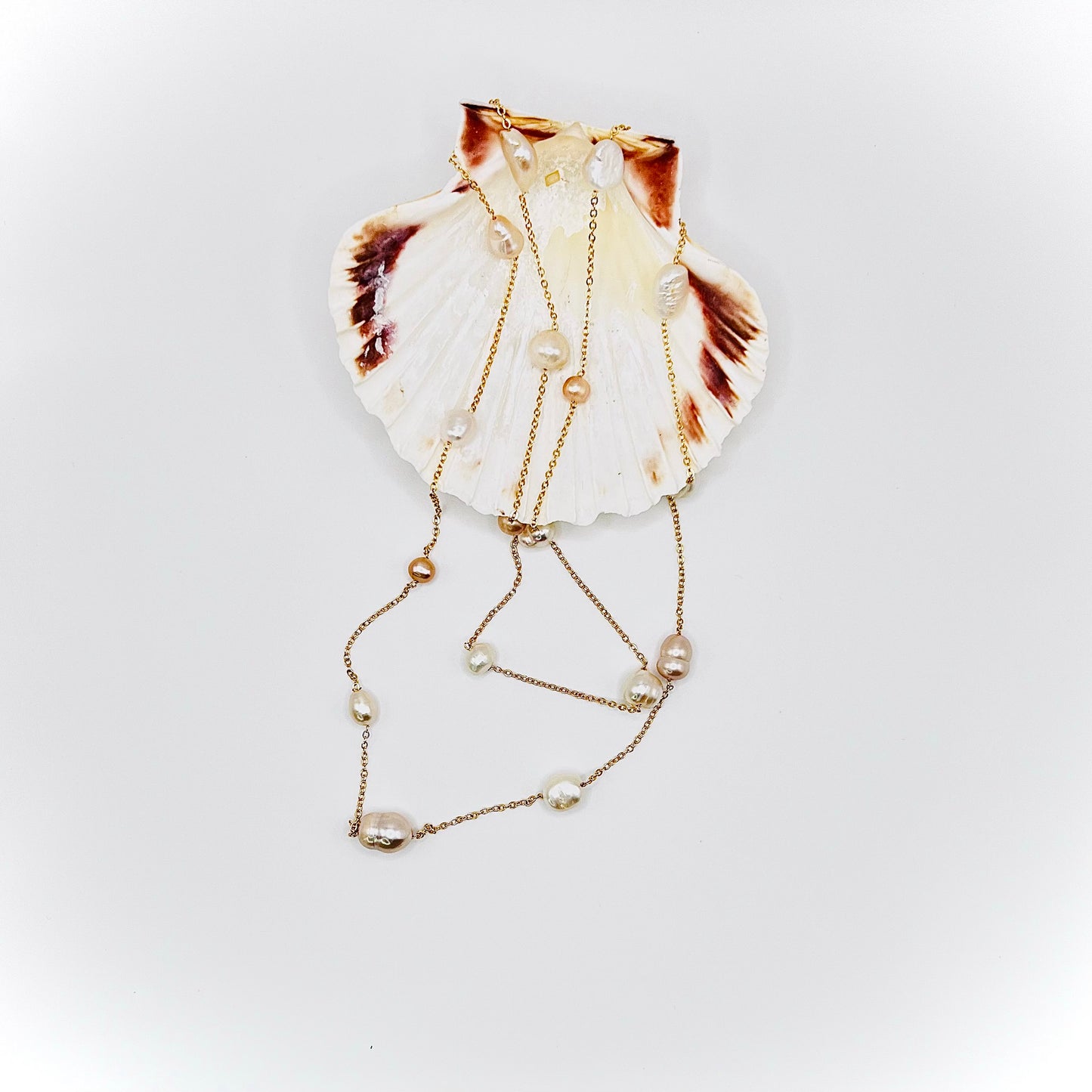 Necklace with Intertwined Fresh Water Pearls in Gold Filled Chain