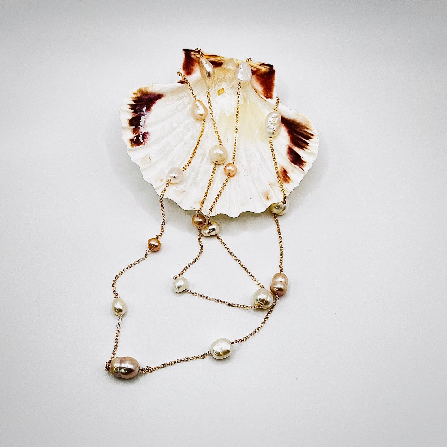 Necklace with Intertwined Fresh Water Pearls in Gold Filled Chain