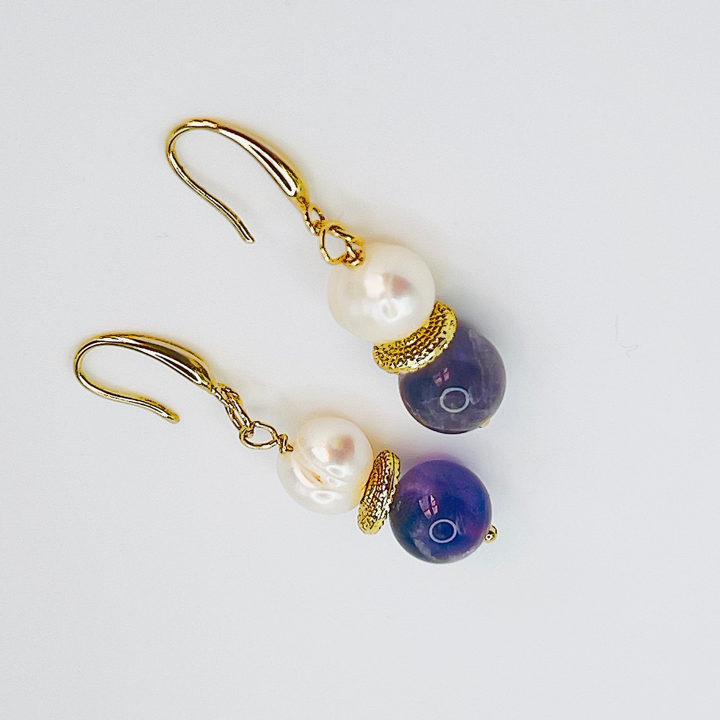 Gold-Filled Earrings with Amethyst and Baroque Pearl – Timeless Elegance