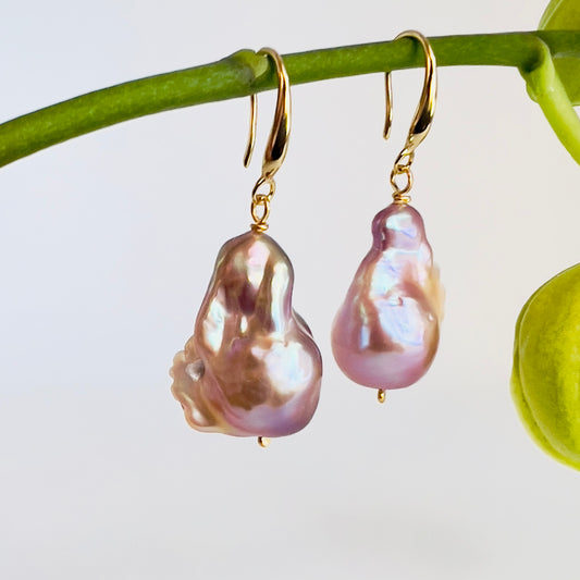 Genuine Freshwater Pink - Purple Baroque Flameball Pearl Earrings
Stunning , Unique. Unforgettable !